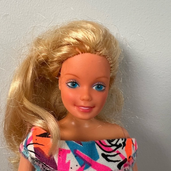 Vintage 1960's Barbie Doll & Outfit Collectible - Picture 2 of 6